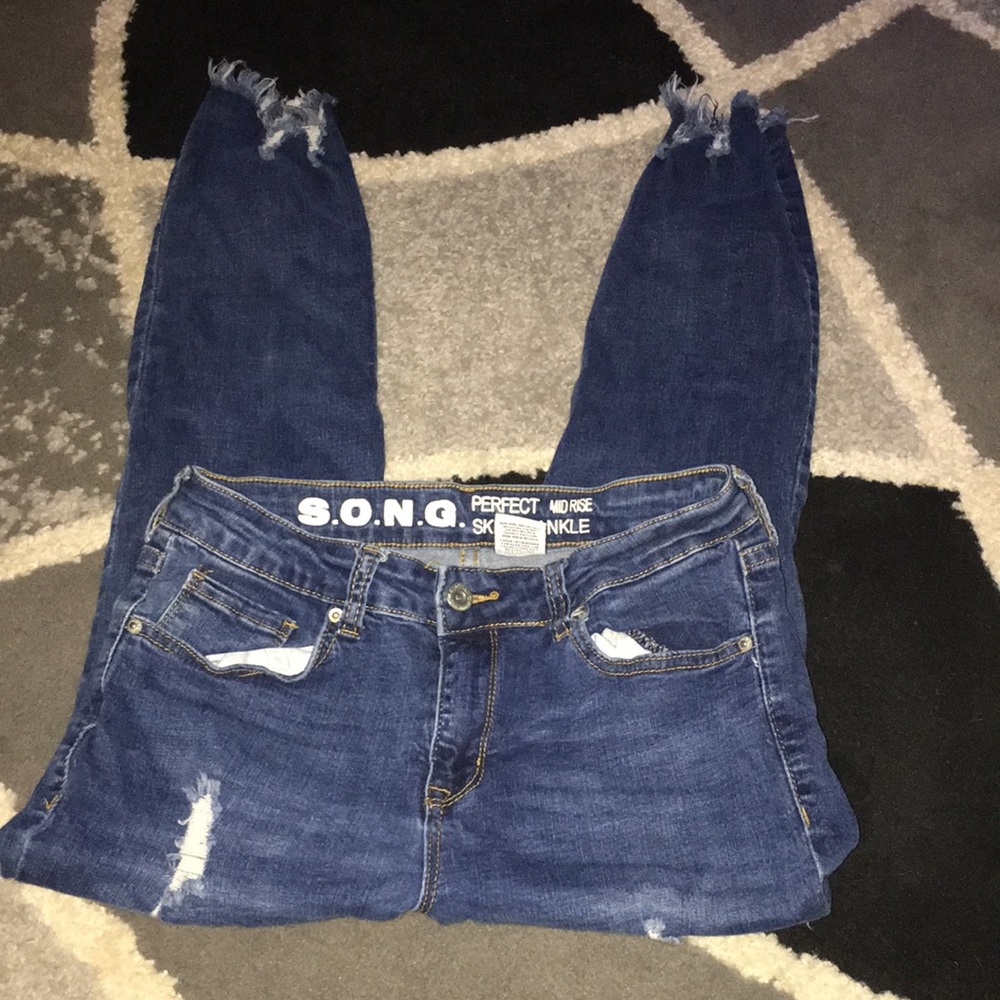Midrise skinny S.O.N.G. Ripped Jeans. Size 7/28
